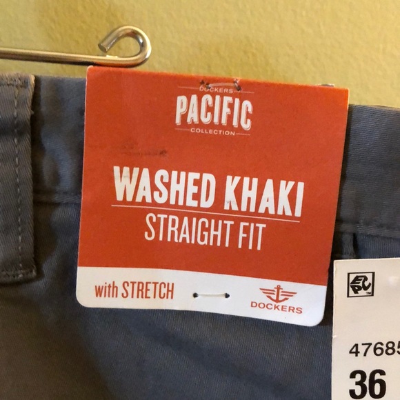 NWT Men’s  Dockers Washed Khakis - Picture 3 of 6